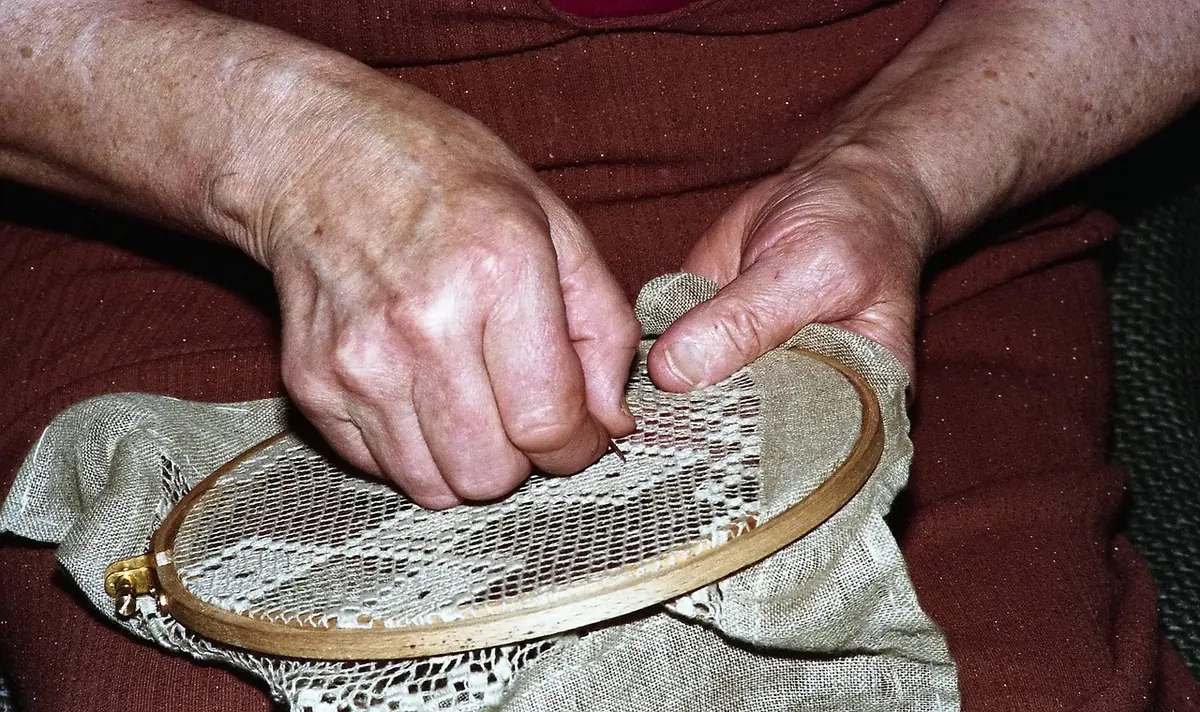 Beginner's Guide to Hand Embroidery: 6 Stitches for Handmade Gifts
